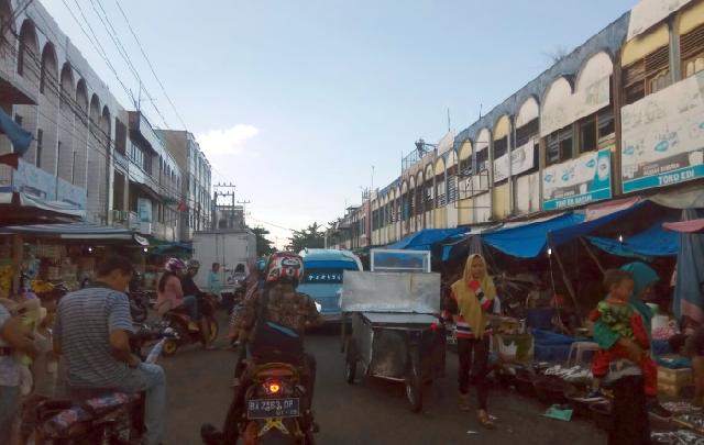 Pedagang Kembali Menjamur, Jalan Teratai Pekanbaru Semakin Semrawut